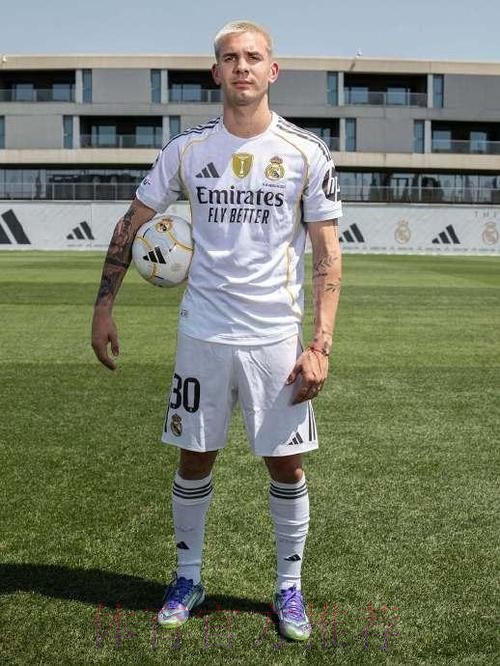 记者：马斯坦托诺为皇马出战欧冠不会有任何问题